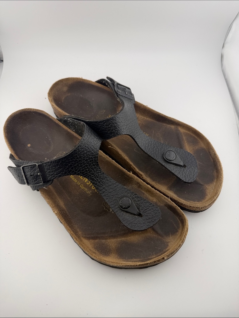 Birkenstock Gizeh Black T-Strap Leather Sandals in Black Pebbled Birko-Flor